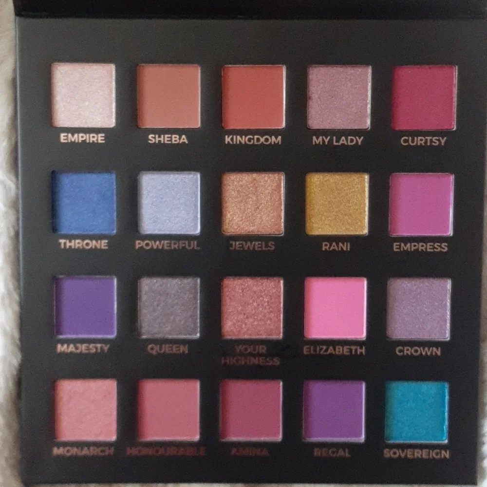 🌻5/$25 Eloise Makeup Eloise The Queen Eyeshadow Palette - Picture 5 of 5